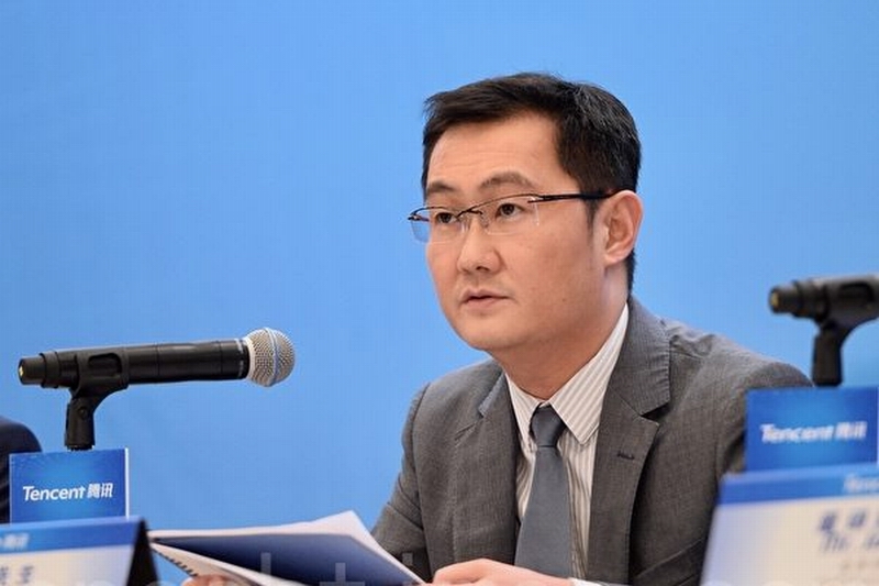 腾讯给一万员工送华为手机 网民炸锅