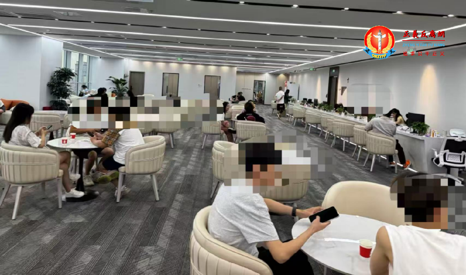 信贷中介公司内的繁忙景象.png